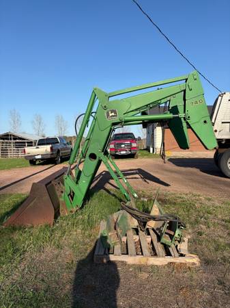 740 John Deere Loader - $6,500 (Bloomer)63471094090113120