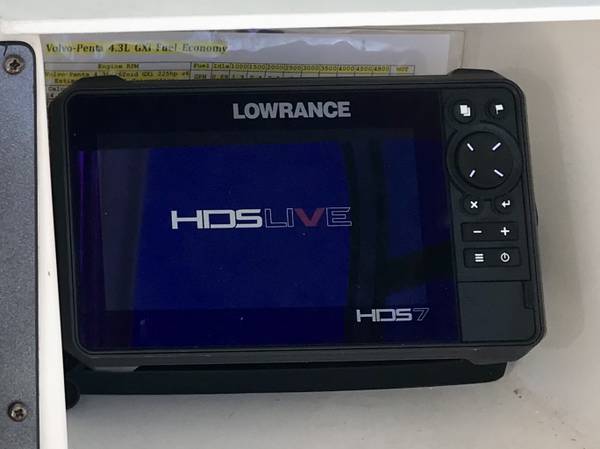 Lorance HDS7 LIVE 7" Chartplotter, Sounder, Fishfinder 1