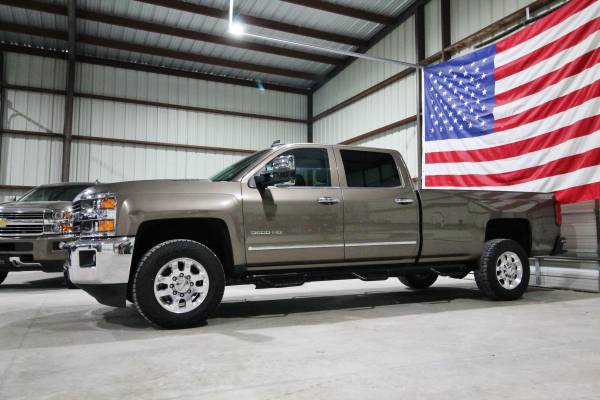 2015 Chevrolet 3500HD LTZ 4X4 - Photo 2