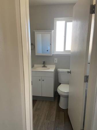 $1,299 / 2br - 702ft2 - Microwave, Close to Shopping/Dining/Banking, Some Paid Utilities (Carson City)63992637426690121
