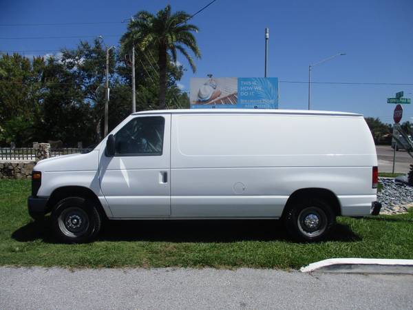 * Furgoneta Ford E150 Cargo 2012 * Un solo dueño * 70,000 millas * - $9,900 (Palm Harbor)63443790001283121