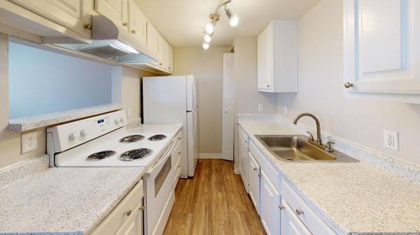 $1,600 / 2br - 928ft2 - Business Center, Walk-In Closets, Grill, Washer/Dryer (Englewood)63962926163331121