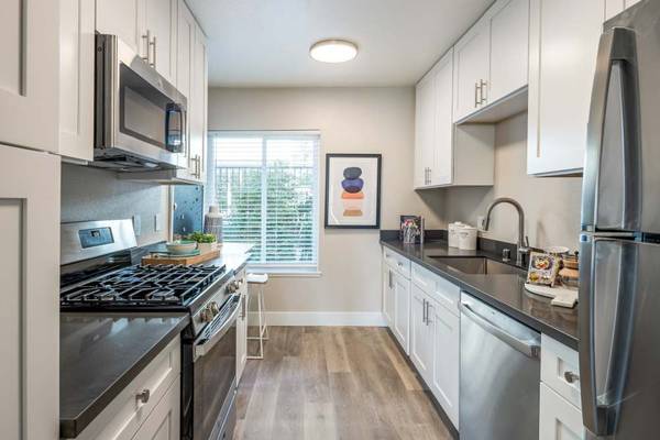 $2,666 / 1br - 1000ft2 - 1B/1B, EV Charging Stations, In Thousand Oaks (491 W Gainsborough Rd, Thousand Oaks, CA)63981242805378120