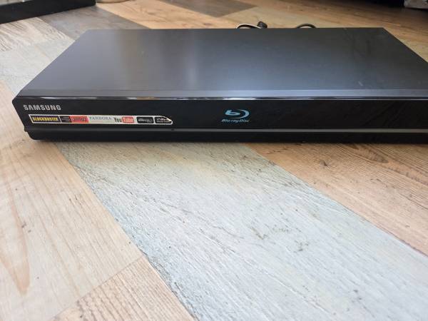 Samsung Blu Ray Player w/ Remote (Never Been Used) Model BD-P1600 1