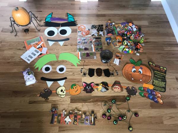 Halloween Decorations & Party Supplies 1