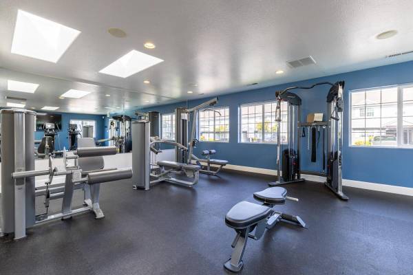 $1,455 / 2br - 901ft2 - Hardwood-style Flooring, Two Grilling Stations, Private Balcony/Patio (Vancouver)63999455618947124