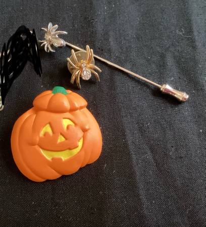 Pumpkin brooch hallmark lot spiders 1