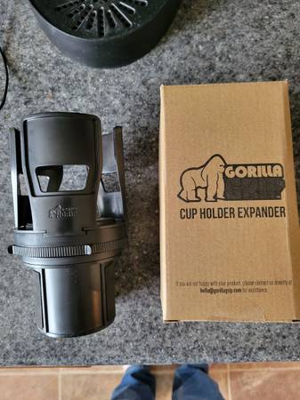 GORILLA EXPANDABLE CUP HOLDERS 1