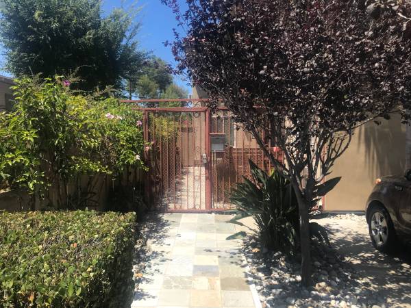 $1,250 / 2br - Single Room For Rent In Beautiful Kensington Apartment-Available 10/1 (Kensington)63657141782531120