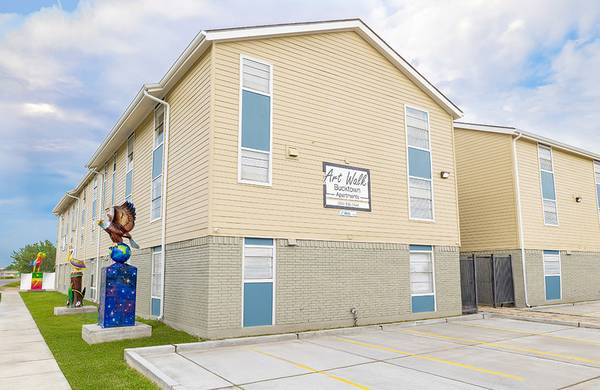 $1,395 / 1br - 649ft2 - Renovated 1 bedrooms w/Smart Home Tech! (Metairie)63792246293891120