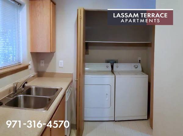 $1,500 / 2br - En el Corazón del Centro Comercial 205 + Lavavajillas y Triturador - Relajado (Este de Portland)63820681607939120