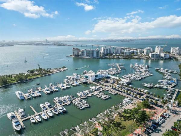 $127 / 1br - 820ft2 - GULFSTREAM TOWERS (Sarasota)63791080776449121