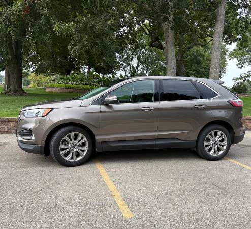 2019 Ford Edge Titanium 1