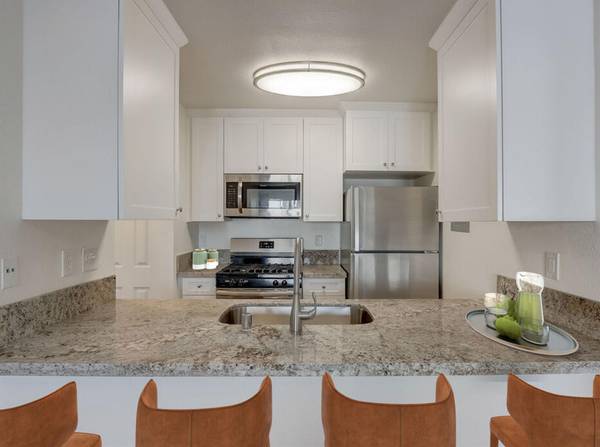 $2,950 / 1br - Vaulted Ceiling, W/D Included & More in 1 Bed Apt - Close to Beach (Carlsbad Village)63775675608451124