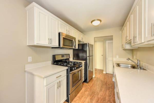 $3,059 / 2br - 1001ft2 - Guided Fitness Program, Controlled Building Access, Central Heat (NE 8th Street)63874304238211123