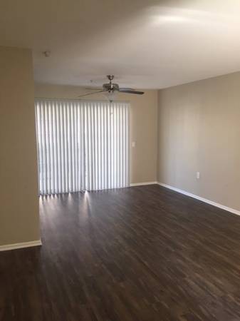 $2,075 / 2br - 935ft2 - Excelentes Ofertas de Mudanza - Cuota de Aplicación Eliminada - Debe Mudarse Antes del 9/8/2563668320901121124