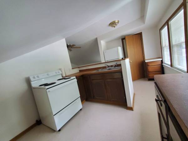$950 / 2br - 2 dormitorios arriba con agua incluida (Menasha)63845966480003120