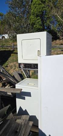 Refrigerator~FREE~FIRST COME~NO HOLDS! 1