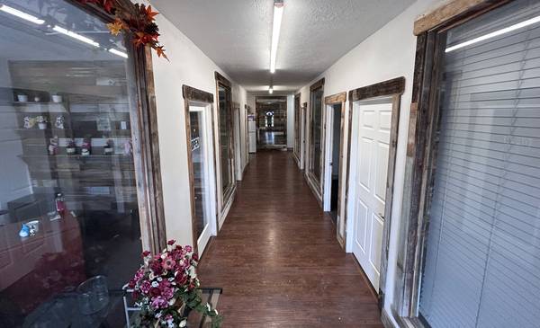 $1,500 / 1000ft2 - 5 Office Suites with Excellent Visibility Near Idaho State University (Pocatello)63952518344194122