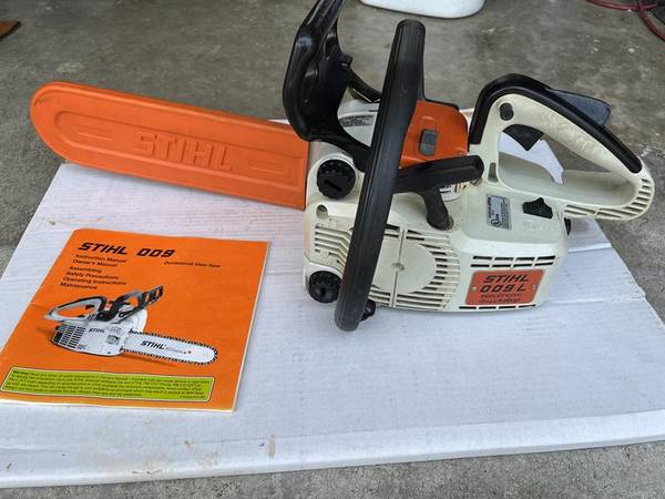 Stihl 009L chainsaw in EXCELLENT condition - 40.8cc engine
