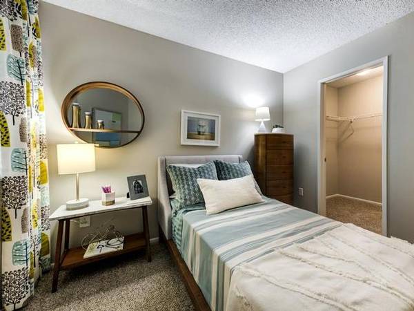 $2,875 / 2br - 1240ft2 - Plush Carpeting, Vaulted Ceilings, Spacious Wardrobe Closet(s)64028083051393123
