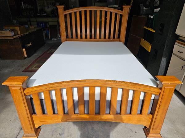 Queen size Oak frame w/ Memory foam Mattress 1