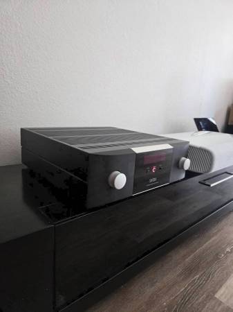 Mark Levinson 5802 Integrated Amplifier 1