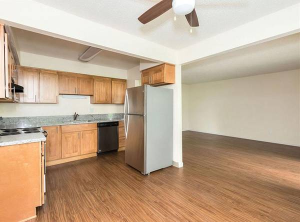 $1,700 / 2br - Walkthrough Kitchens, Updated Interior :: Onsite Clubhouse & Dog Walk (Gresham)63867269689219123