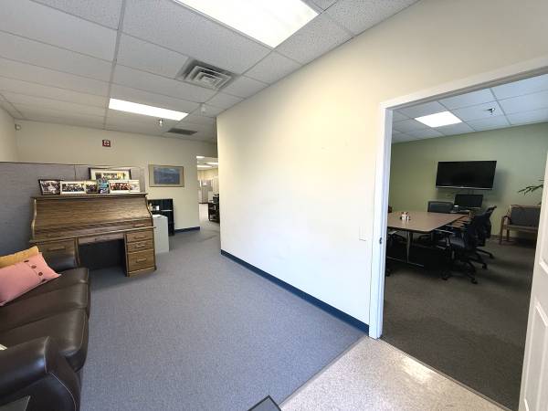 $3,550 / 3000ft2 - Naperville  - Flex Space (1665 Quincy Avenue, #147 Naperville)63898734079747124