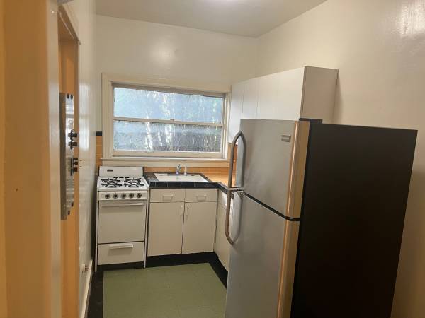 $1,795 Silverlake Studio Apartment (Silverlake)63871321416705123