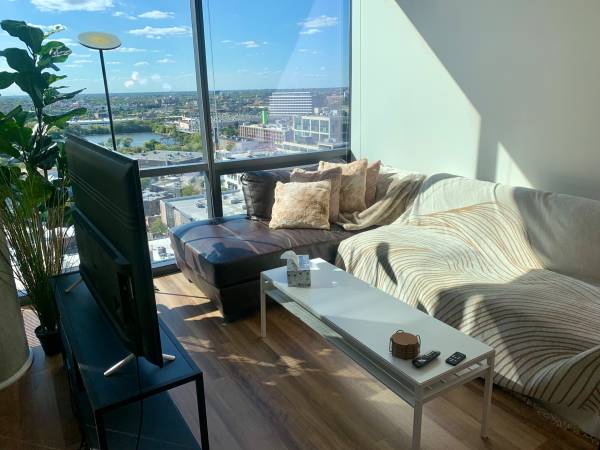 $2,500 / 1br - 2-3 months Sublet Old Town/Lincoln Park (Old Town/Lincoln Park)63898857264898120
