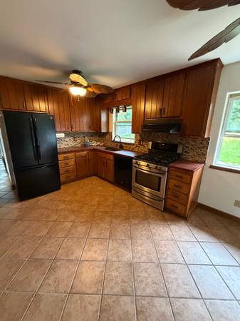 Will pay $100 for pick up Free Kitchen cabinets, appliances 1