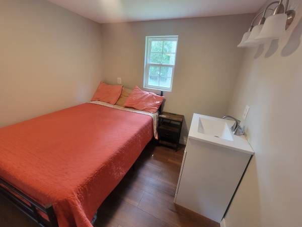 $225 / 1br - Furnished Room Private Bath with Wifi (North Charleston)64016107015939123