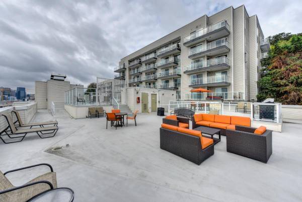 $1,828 / 531ft2 - Quartz Countertops, Views, views, and more views (Westlake)64031310969602120