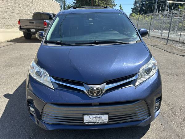 2018 Toyota Sienna XLE AWD --1 propietario, Cuero, Techo solar, Título limpio-- - $24,995 (kirkland)63613954664963121