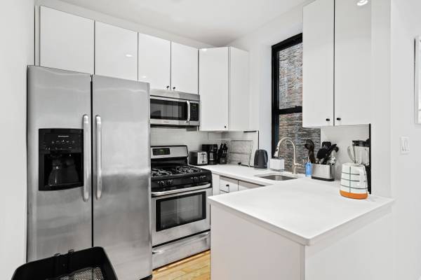 $5,950 / 3br - Heart of Greenpoint Ave with Luxury Amenities (Greenpoint)63827267576705123