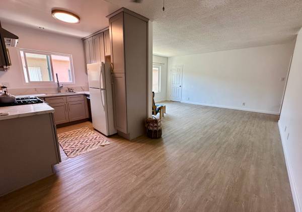 $2,275 / 1br - 700ft2 - Spacious 1 Bedroom Apartment with Private Pool (Sherman Oaks)63701185944195121