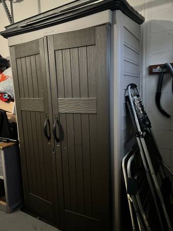 Rubbermaid Vertical Storage 1