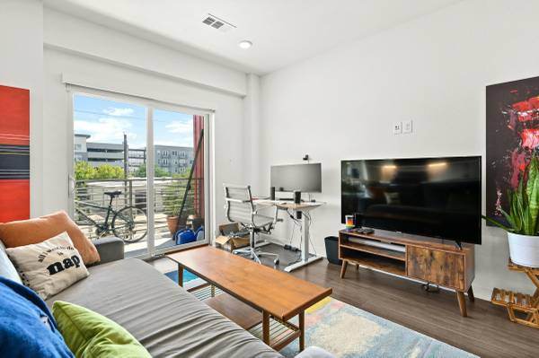 $1,700 / 1br - 750ft2 - Furnished 1 bed/1 bath available for year-long lease (S. Congress)63979118147331120