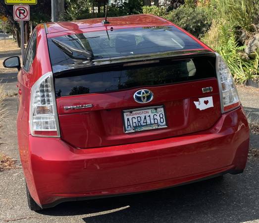 2011 Toyota Prius Three in Barcelona Red with Navi and premium audio - $5,000 (Seattle)63475056497027123