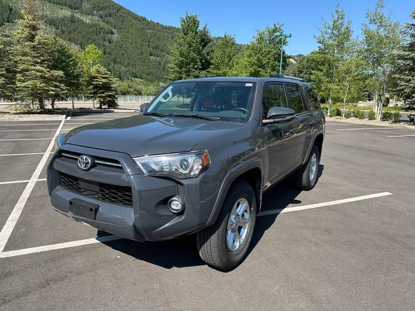 2024 Toyota 4Runner SR5 Premium con paquete de techo solar - $32,80063619773815169123