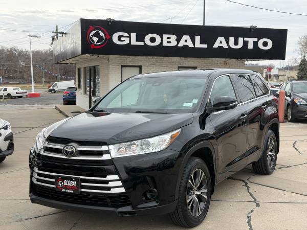 2018 Toyota Highlander *LE* One Owner! Low Miles 25k! 1