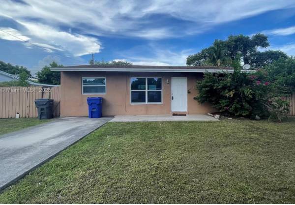 $3,000 / 5br - HOLLYWOOD smaller SINGLE FAM 5 bd 2 bth .(1025 sqft) $3000 mon (Hollywood)64049279536001120