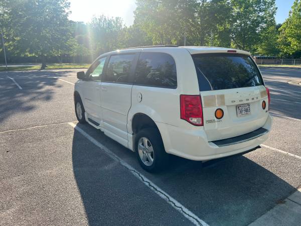 1 propietario, Dodge Grand Caravan 2013, furgoneta modificada para silla de ruedas Braun Ability, funciona excelente - $12,500 (Virginia Beach)63470582683777122