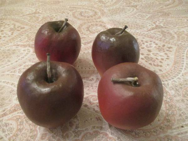 CERAMIC APPLES 1