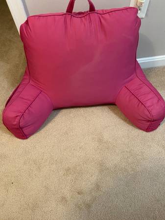 Bedrest pillow with arms 1