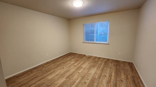 $1,375 / 2br - 1040ft2 - Huge 2br. Apt. $1375 Available now. W + D + much more (Boise Bench)63794970565379121