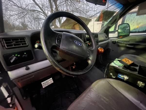 2002 FORD F450 Superduty neumáticos traseros dobles PLATAFORMA PLANA PARA REMOLQUE DE NIEVE - $6,500 (Long Island)63614442923649123