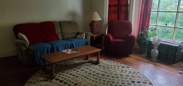 $1,100 Very Large Room w/ Private Bathroom in Huge Victorian Era Home (Poughkeepsie)64035737117441124