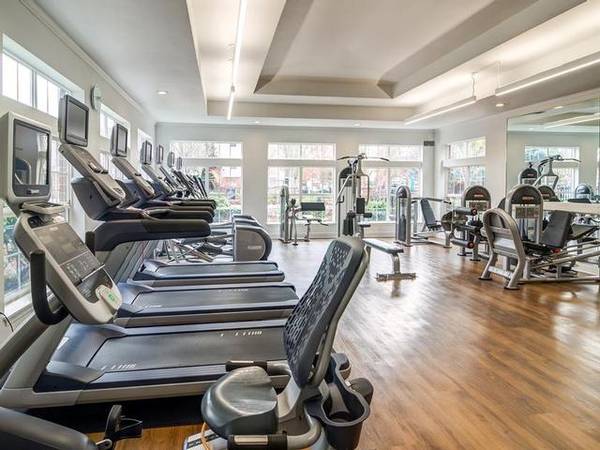 $2,000 / 2br - 974ft2 - Summer Fun With $$$ Off Rent!!! (8900 SW Sweek Drive)63820848761473124
